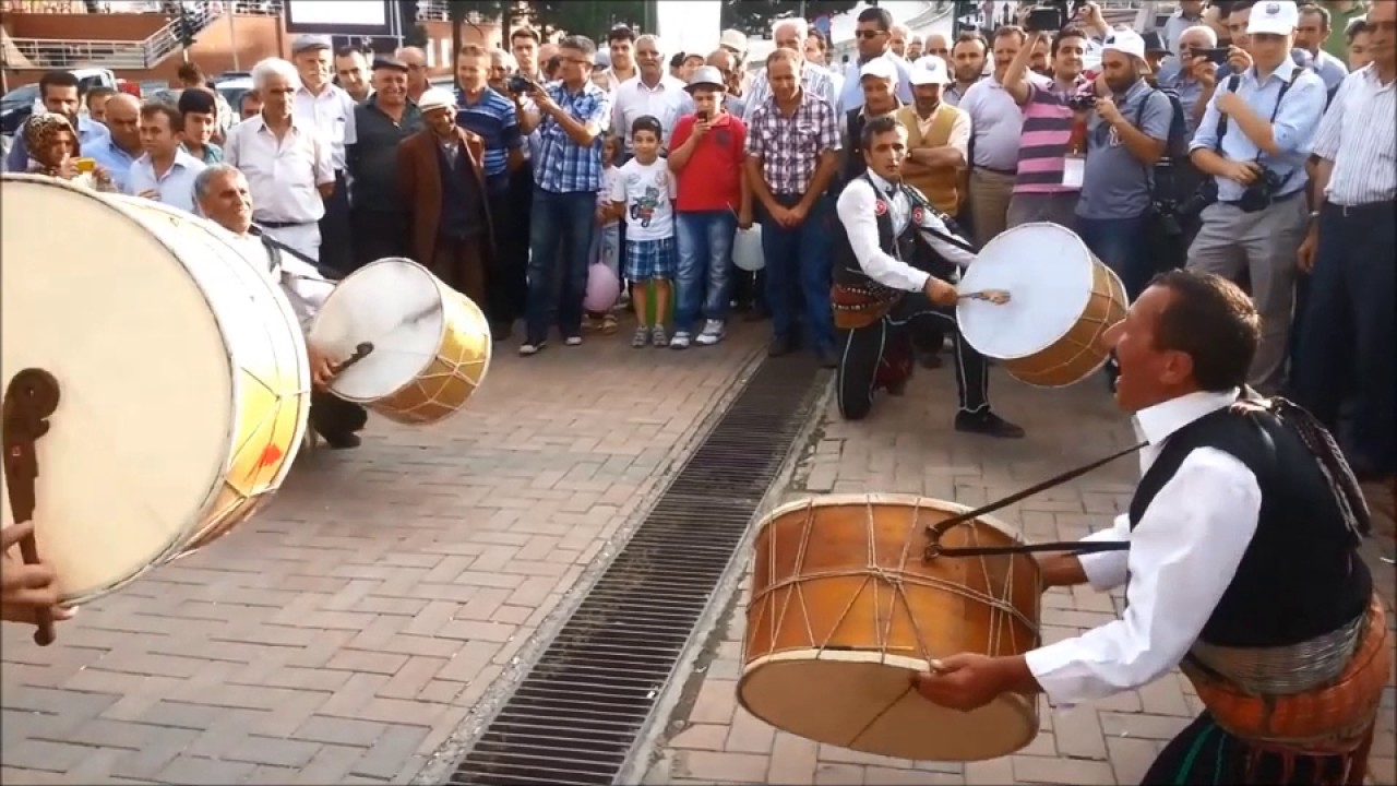 İsteğe Özel Kıyafet Seçimiyle Temaya Uygun Profesyonel Davul Zurna Ekibi