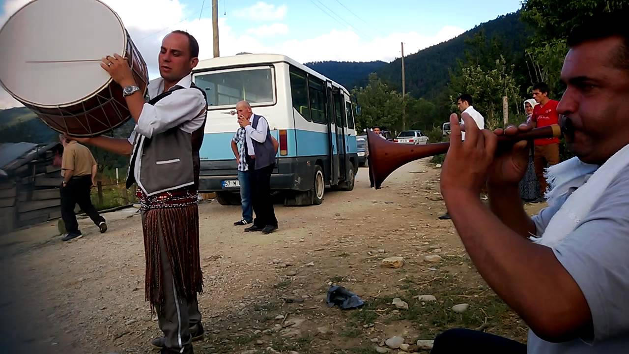 Asker Uğurlamalarında Davul Zurnayla Mahallenin Coşkusunu Sokağa Taşıyoruz