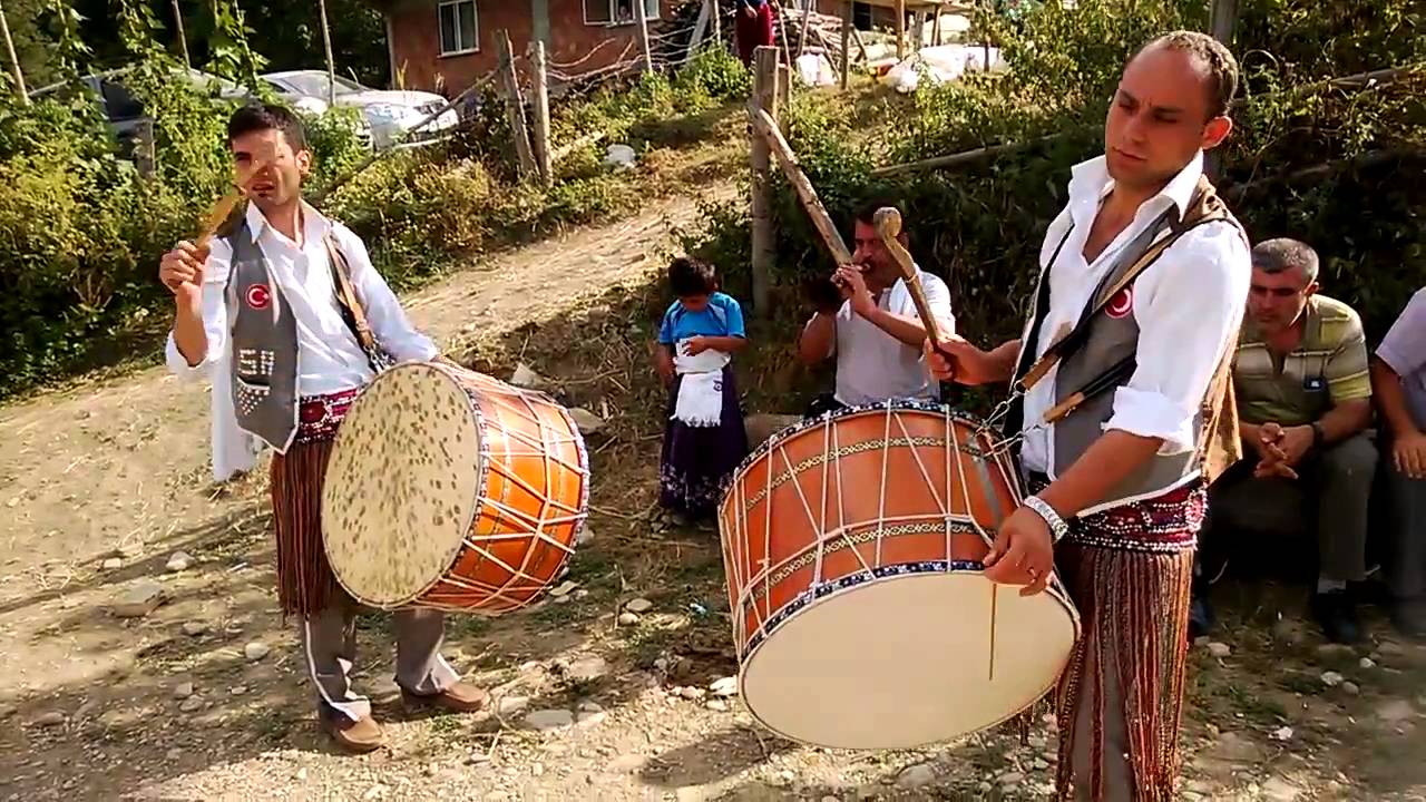 Gelin Çıkarma Törenlerine Renk Katan Profesyonel Davul Zurna Ekibimiz Hizmetinizde